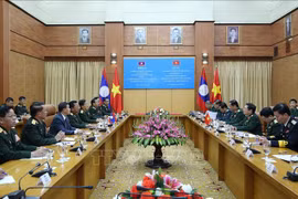 老挝国防部部长占沙蒙大将对越南进行工作访问
