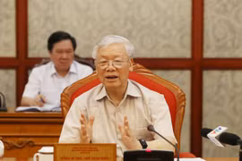 阮富仲主持召开中央政治局会议