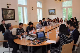 在德国保护与传播越南语