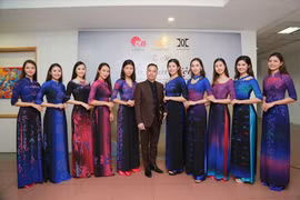 庆祝三八妇女节的“自豪越南奥戴”活动亮相