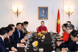 阮氏金银与越南全球领导者论坛组委会举行会面
