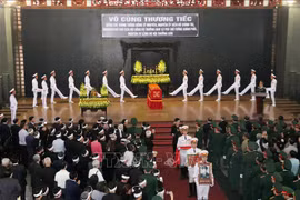 原越南部长议会副主席同士元国葬隆重举行