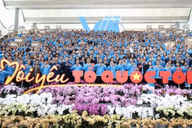 越南青年凝聚力量建设和捍卫祖国