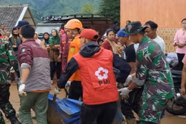 印尼发生严重山体滑坡导致数十人失踪