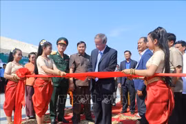 越柬友谊纪念碑落成仪式在班迭棉吉省举行