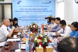 越南国家银行副行长陶明秀会见白俄罗斯金融银行行业工会代表团一行