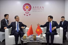 越南政府副总理兼外长范平明会见中国外长王毅