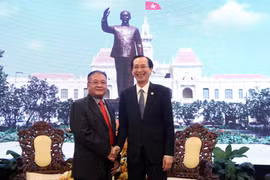 胡志明市领导人会见柬埔寨皇家政府特使黎瓦宏