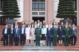 阮志咏上将会见越南驻外大使和首席代表