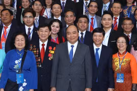 政府总理阮春福会见归国出席“2019年家乡之春”活动的越侨代表