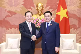 越南国会主席王廷惠会见三星电子首席财务官朴学奎