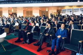 越南政府副总理陈红河出席新全球金融协议首脑会议开幕式