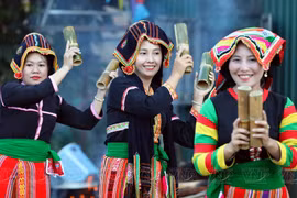 组图：莱州省芒齐县贡族传统服饰之美
