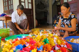 组图：承天顺化省青仙纸花手工艺村的春节气氛浓浓