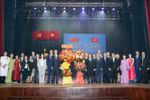 中国驻越南大使、中国驻胡志明市总领事赠送花篮表示祝贺。图自越通社