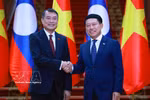 越南政府总理黎明兴与老挝政府总理沙伦赛·贡玛西。图自越通社