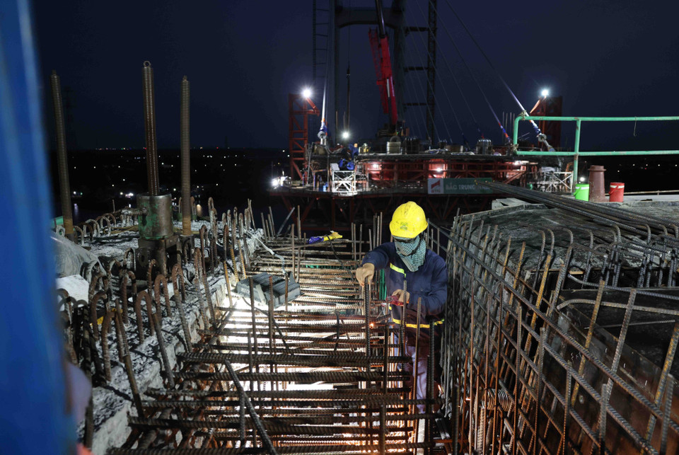 通往沥庙2号大桥正在加紧施工，预计将于2025年4月30日合龙。图自 越通社