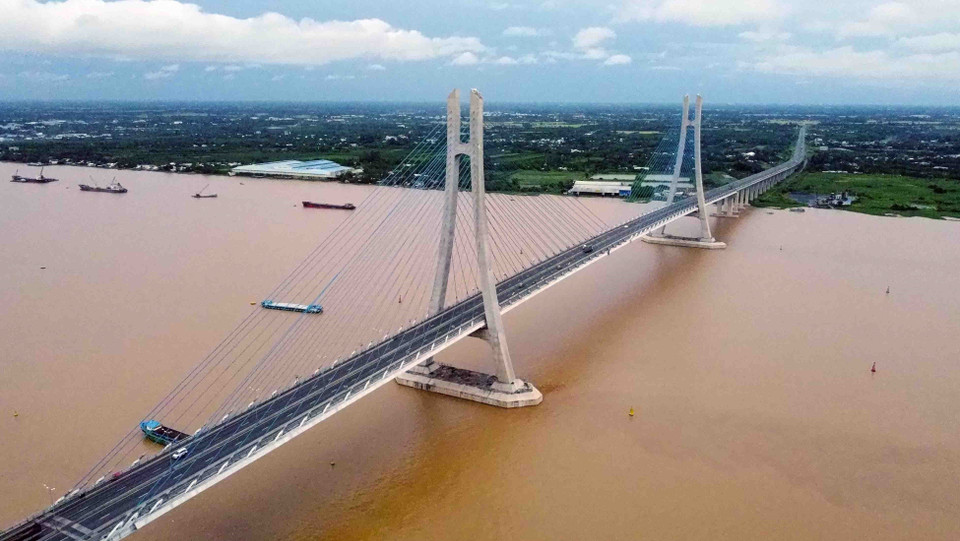 横跨后江的万贡大桥是一座斜拉桥，将芹苴市与同塔省连接起来。图自 越通社