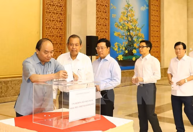 政府办公厅为遭第十号台风影响的中部灾民捐款 ảnh 1