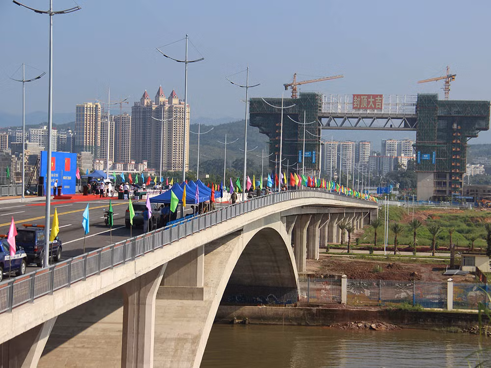 越中北仑二号桥在广宁省芒街市正式落成 ảnh 2