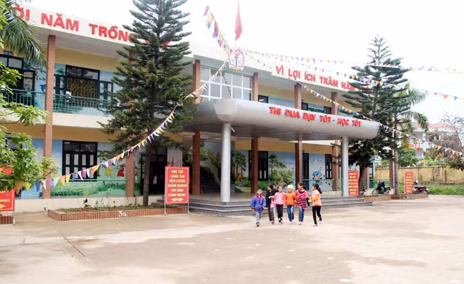 韩国友利银行（越南）协助越南北江省改善学校基础设施 ảnh 1