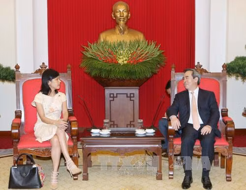 越共中央经济部长阮文平会见加拿大和法国驻越大使 ảnh 1 越共中央经济部长阮文平会见加拿大和法国驻越大使 ảnh 1