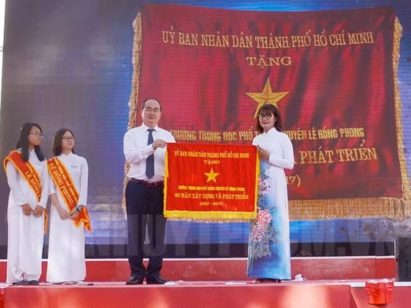 越南党和国家领导人出席各学校开学典礼 ảnh 1