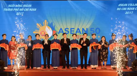 2017年“胡志明市-东盟村”正式开幕 ảnh 1