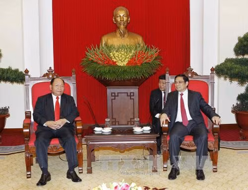 越共中央组织部部长会见老挝内务部部长 ảnh 1 越共中央组织部部长会见老挝内务部部长 ảnh 1