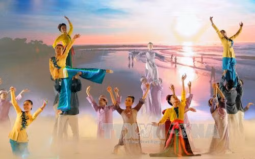 题为“美丽祖国”的联谊晚会在胡志明市举行 ảnh 1