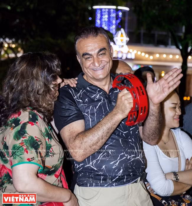 胡志明市街头表演秀 ảnh 7