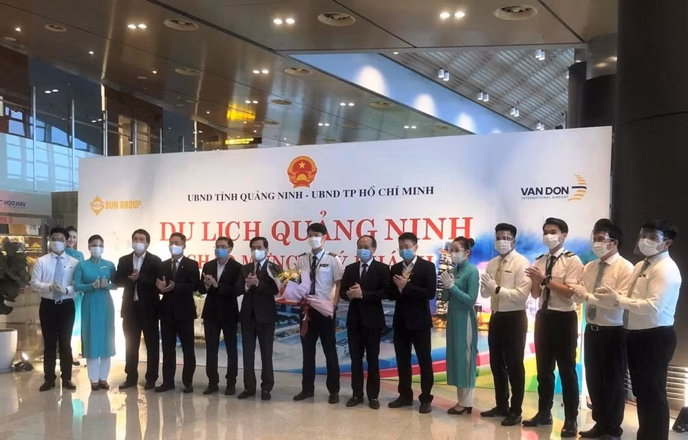 越航胡志明市-广宁省云屯航线正式复航 ảnh 1