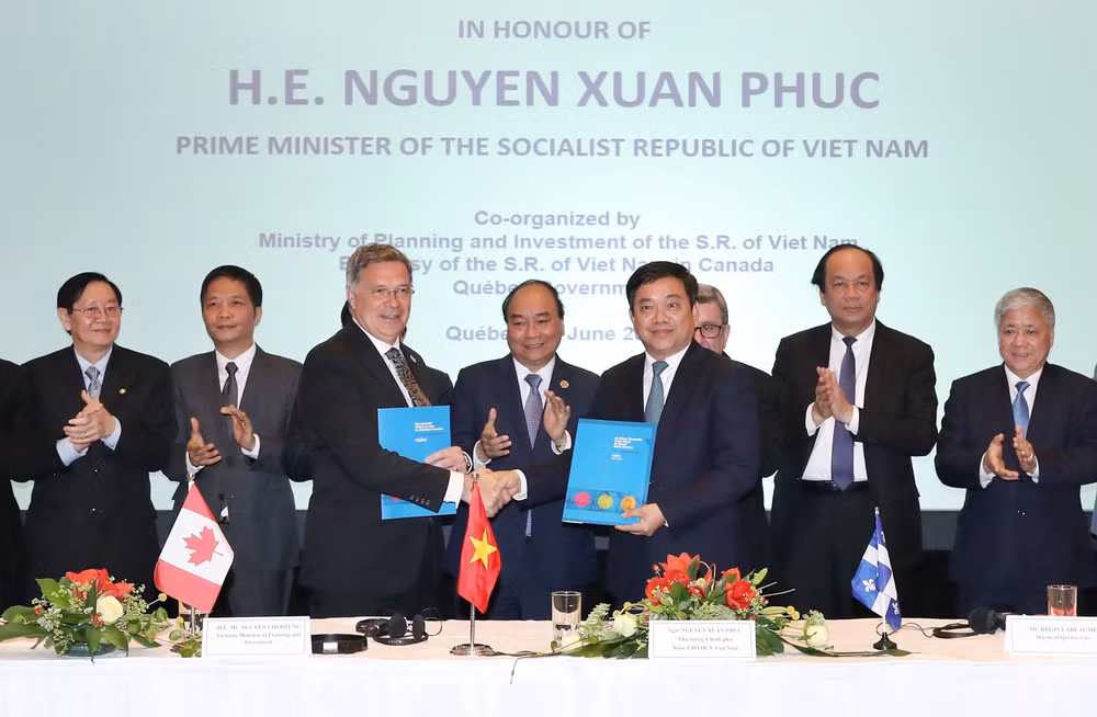 阮春福出席越南与加拿大企业座谈会 ảnh 1