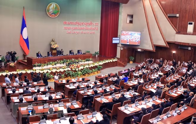 老挝第八届国会第五次会议讨论许多重要议题 ảnh 1