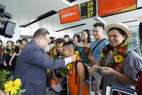 越捷航空公司迎来河内至台中首个直达航班 ảnh 2 越捷航空公司迎来河内至台中首个直达航班 ảnh 2
