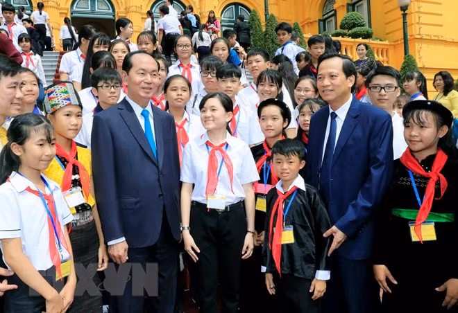 越南国家主席陈大光与全国优秀特困儿童会面 ảnh 2 越南国家主席陈大光与全国优秀特困儿童会面 ảnh 2
