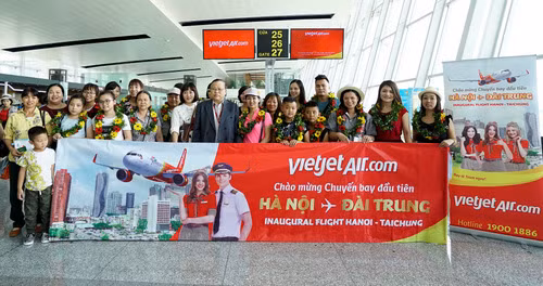 越捷航空公司迎来河内至台中首个直达航班 ảnh 1 越捷航空公司迎来河内至台中首个直达航班 ảnh 1