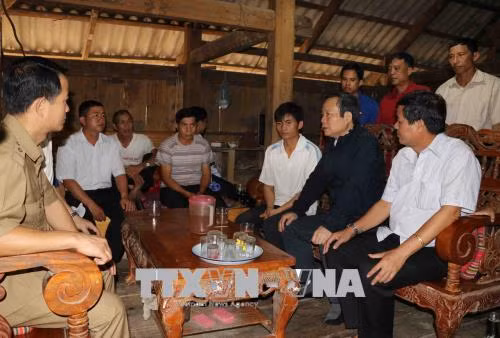 国会副主席冯国显视察莱州省洪灾灾情 ảnh 2