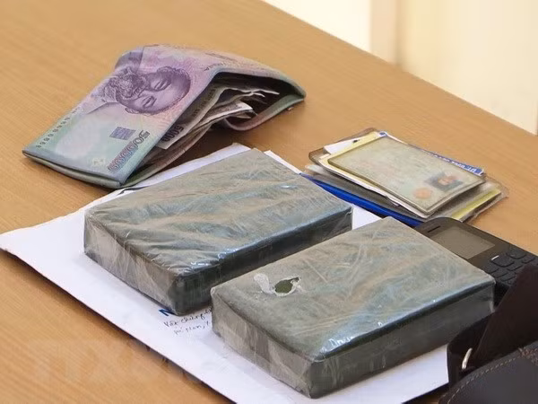 老街省边防部队抓获非法运输两块毒品的疑犯 ảnh 1