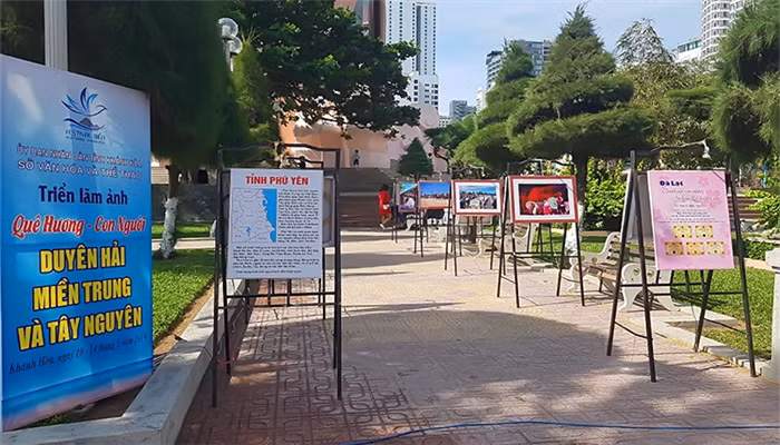 中部沿海与西原风土人情摄影艺术展让观众领略中部和西原美景 ảnh 2 中部沿海与西原风土人情摄影艺术展让观众领略中部和西原美景 ảnh 2