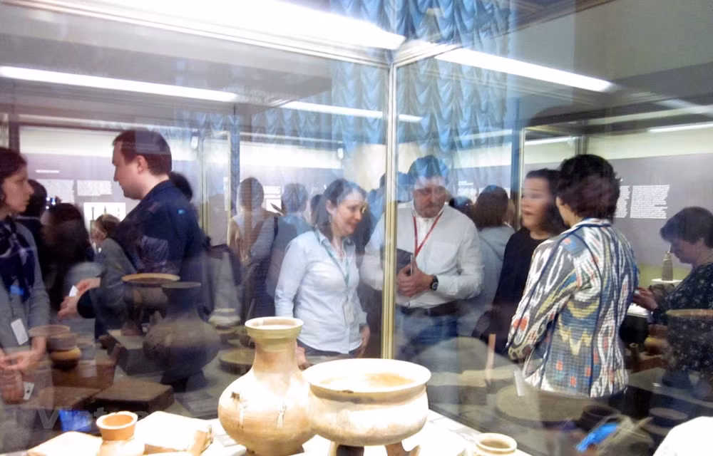 “红河文物”专题展在俄罗斯圣彼得堡市亮相 ảnh 1