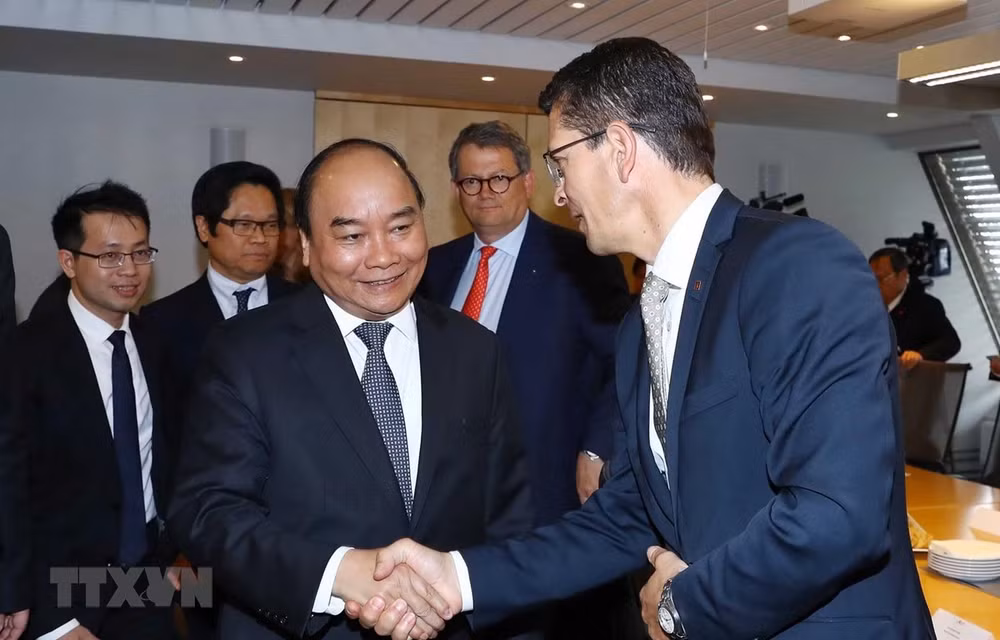 越南政府总理阮春福会见挪威领先集团代表 ảnh 2