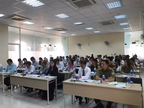 胡志明市加强《旅外越南人出入境法》推广宣传力度 ảnh 2 胡志明市加强《旅外越南人出入境法》推广宣传力度 ảnh 2
