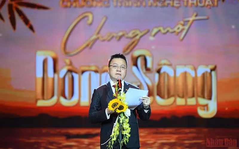 “共享一条河”特殊艺术晚会在河内举行 ảnh 2