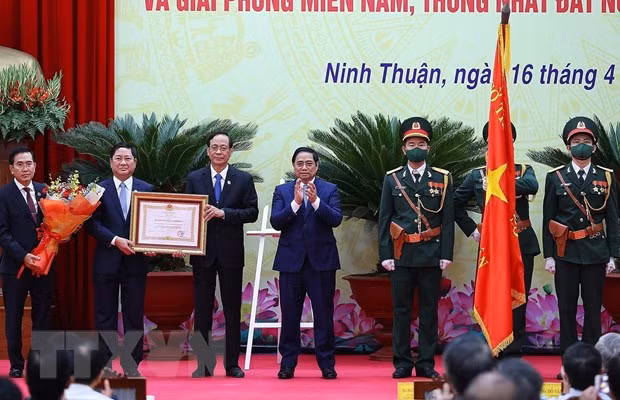 越南政府总理范明政出席宁顺省重设30周年庆典 ảnh 2