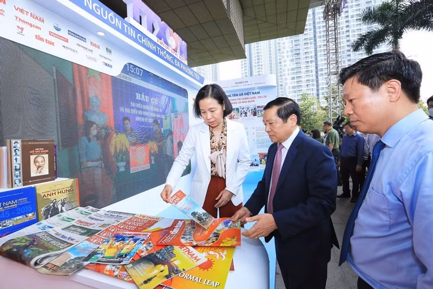 2022年全国报刊展落幕：表彰全国新闻工作者的出色劳动成绩 ảnh 2