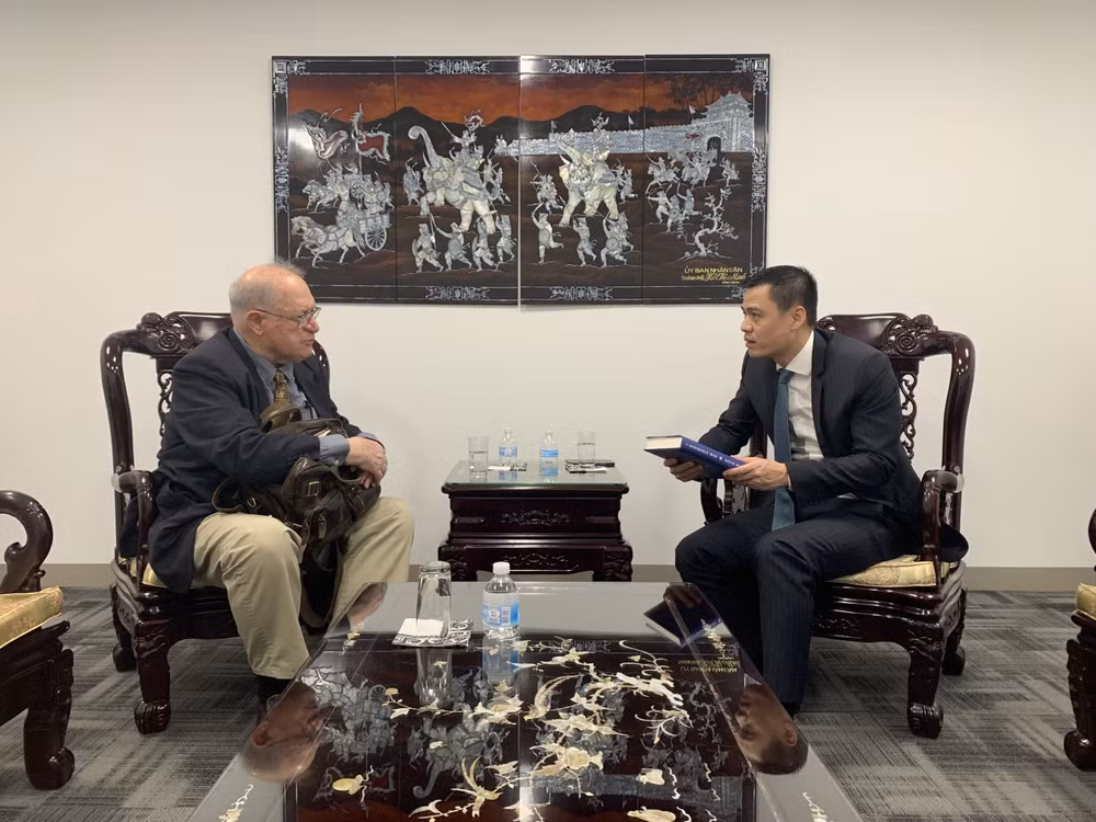 越南感谢长期且亲爱的美国朋友约翰·麦考利夫为民间外交所作出的努力 ảnh 1