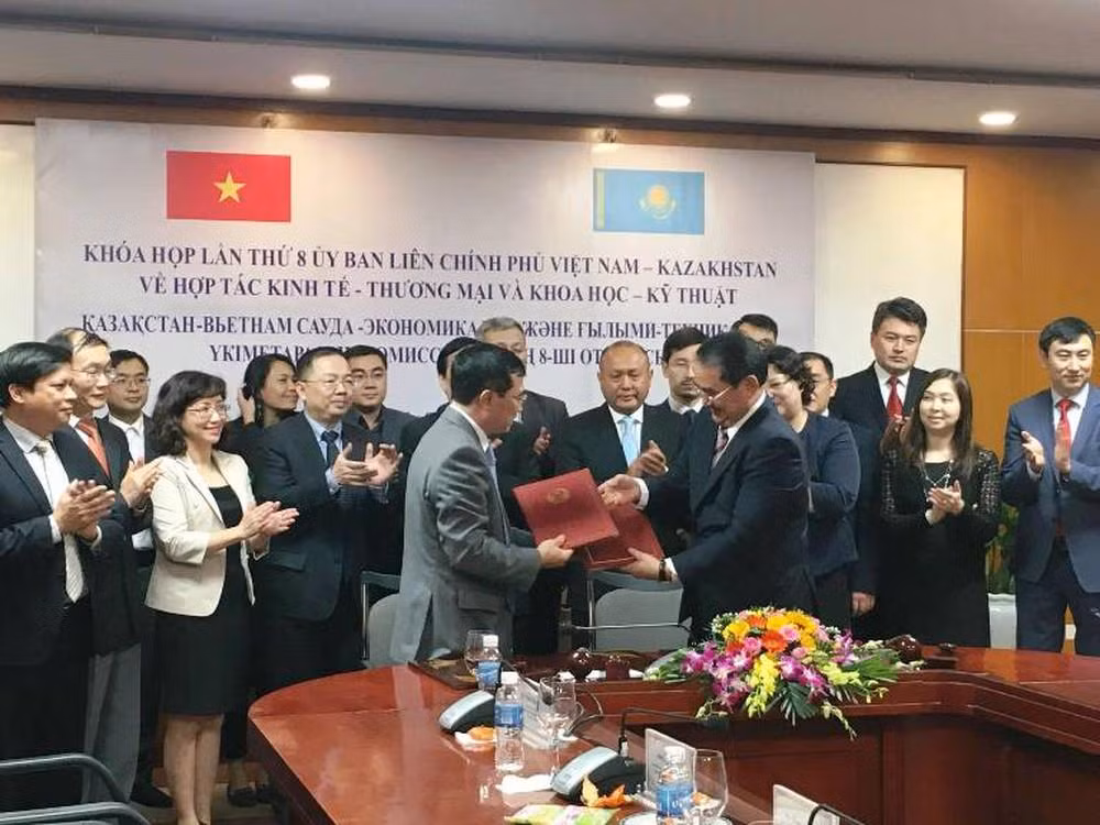 越南与哈萨克斯坦加强在多个领域的合作 ảnh 1