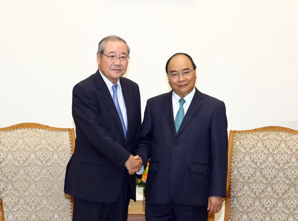 政府总理阮春福会见日本三井住友金融集团董事长宫田孝一 ảnh 1