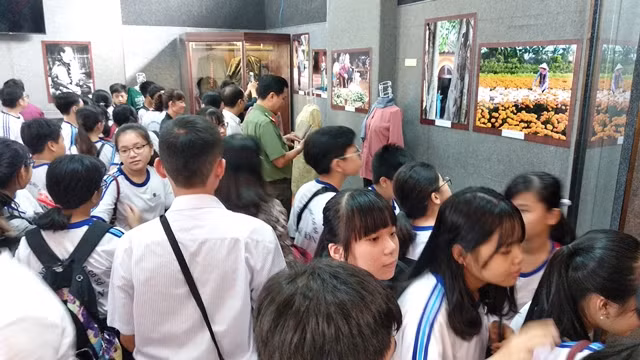 九龙江三角洲各民族服装和首饰专题展 ảnh 2